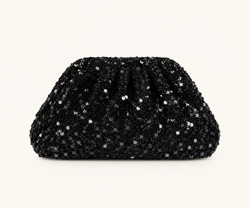 Bolso de mano con pedrería negra